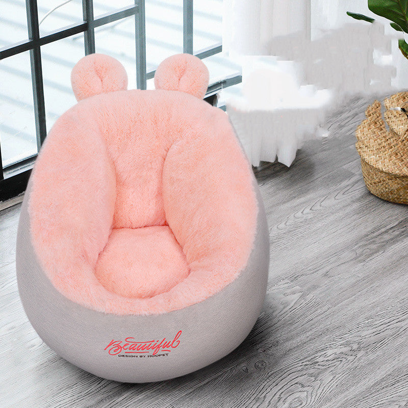 Niedliches kreatives Nest mit Ohren